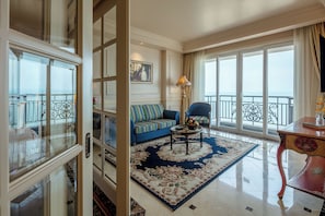 Residence 2 Bedrooms Suite Ocean View | Living room | TV