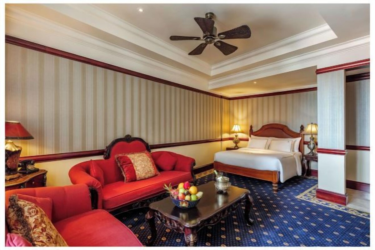 Premium bedding, pillowtop beds, minibar, in-room safe