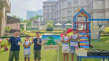 Children’s play area – outdoor