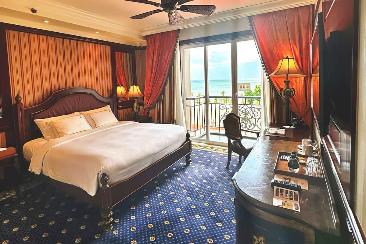 Heritage Deluxe King Oceanview | 1 bedroom, premium bedding, pillowtop beds, minibar