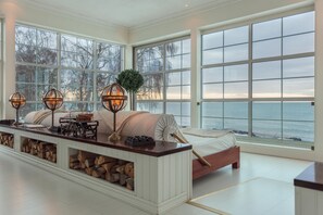 Couples treatment rooms, sauna, hot tub, hot springs, body treatments