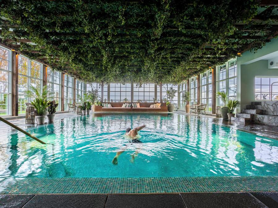 2 indoor pools, 3 outdoor pools, pool umbrellas, sun loungers