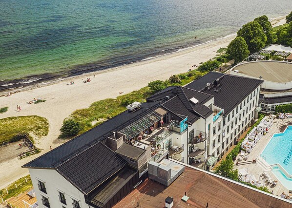 A hotel with a rooftop pool, a beach view, and a large building with multiple balconies. - Ystad Saltsjöbad (Ystad)