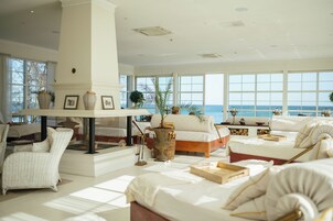 Couples treatment rooms, sauna, hot tub, hot springs, body treatments