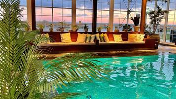 2 indoor pools, 3 outdoor pools, pool umbrellas, pool loungers