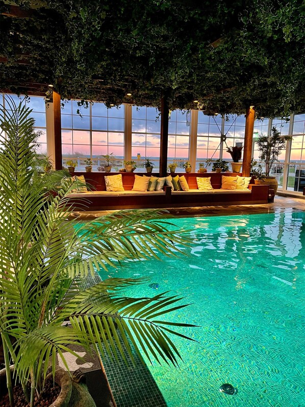 2 indoor pools, 3 outdoor pools, pool umbrellas, pool loungers