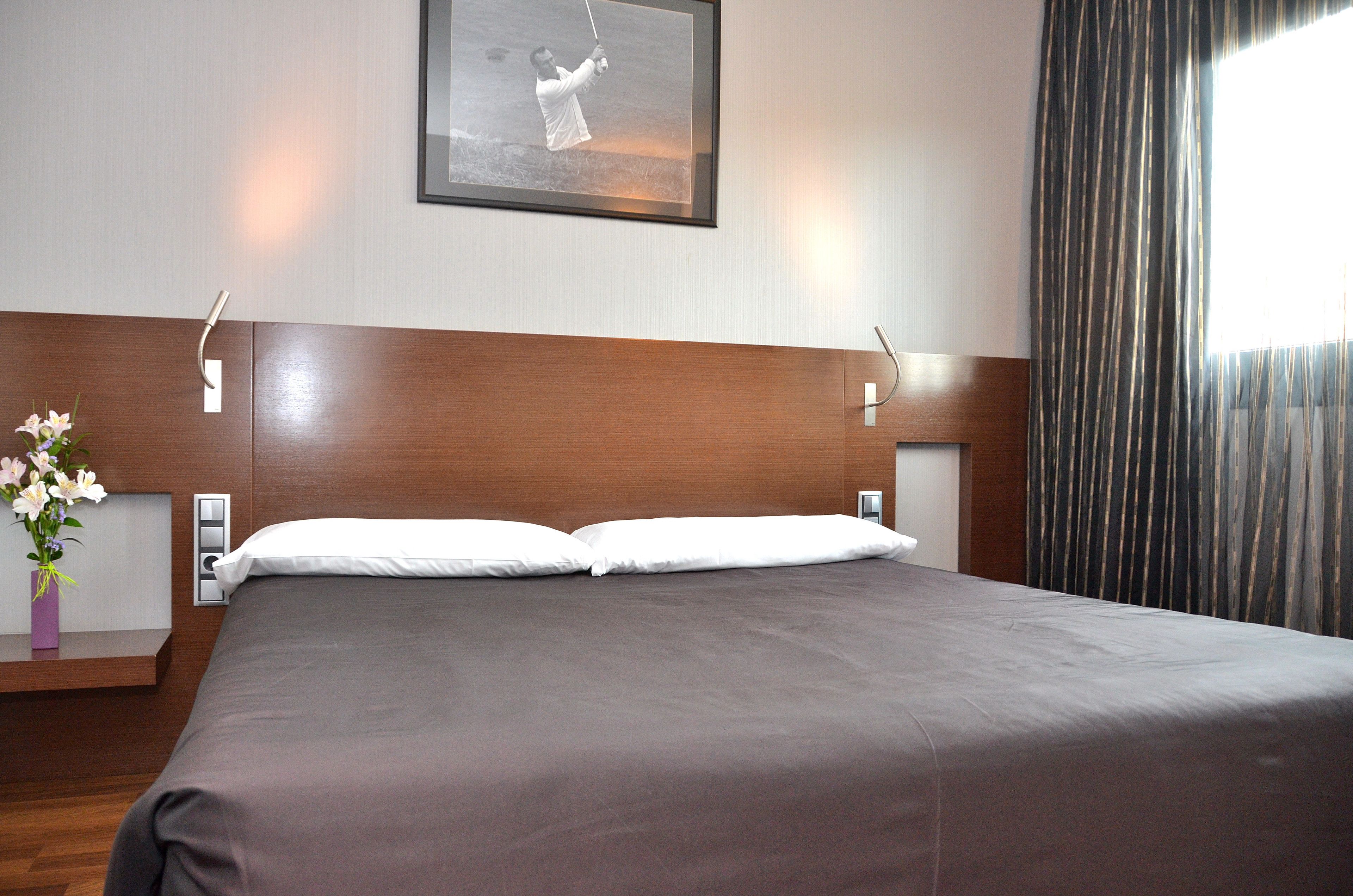 free minibar, in-room safe, desk, laptop workspace