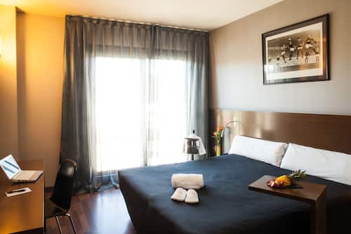 Free minibar, in-room safe, desk, laptop workspace