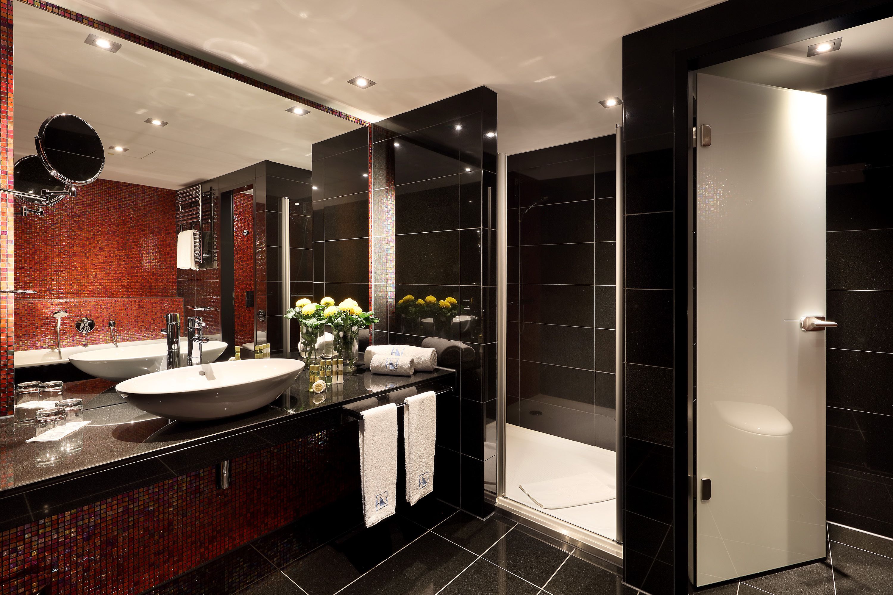 presidential suite | bathroom | shower, eco-friendly toiletries, hair dryer, towels