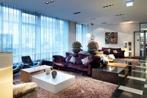 Lobby - Eurostars Grand Central (Munich)