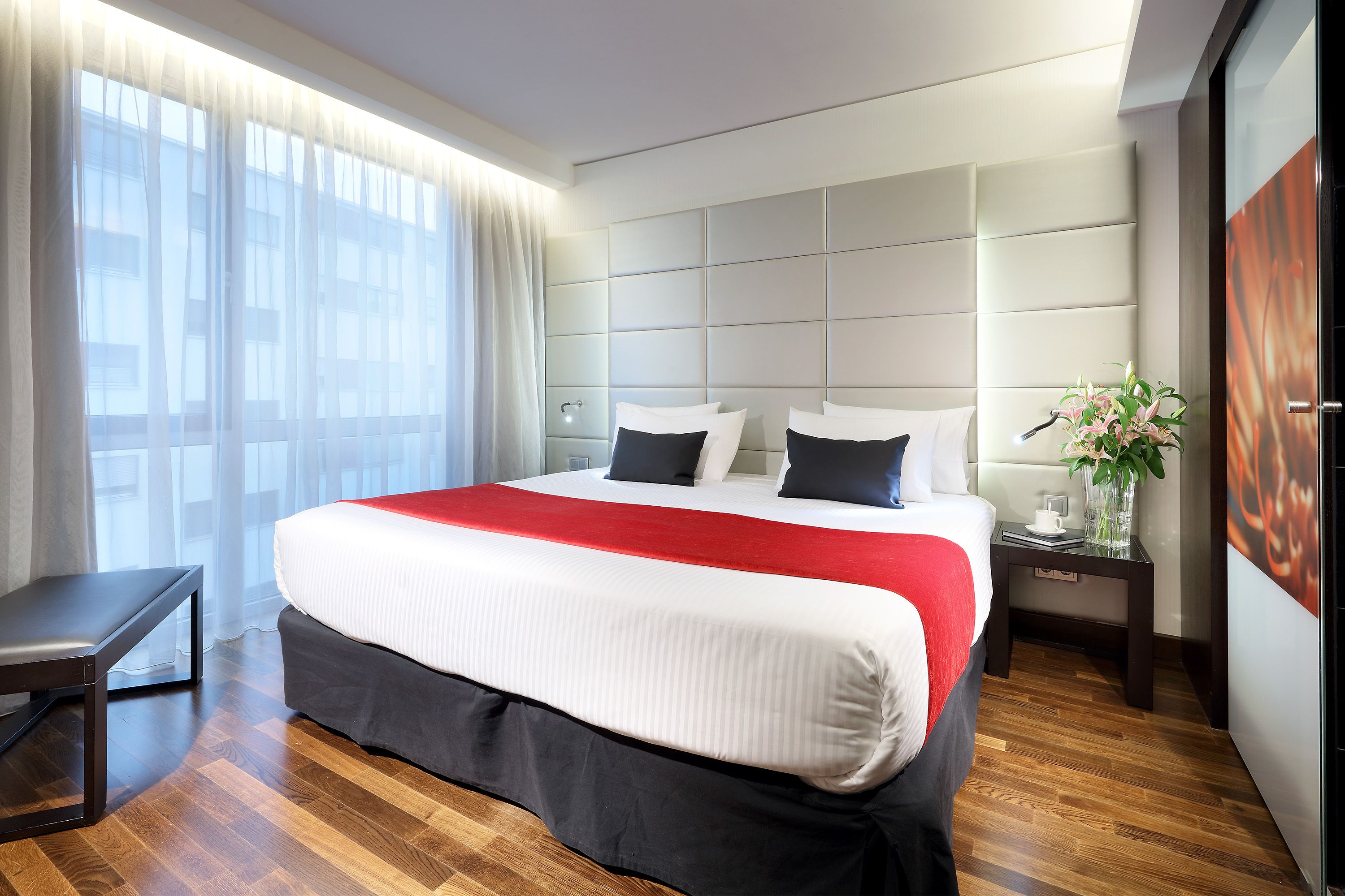 junior suite | hypo-allergenic bedding, minibar, in-room safe, desk