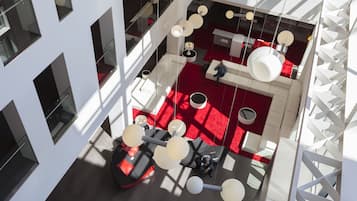 Télévision LCD, Netflix, films à la carte, services de streaming