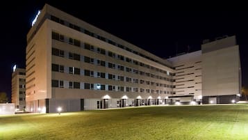 Fachada del alojamiento - Noche