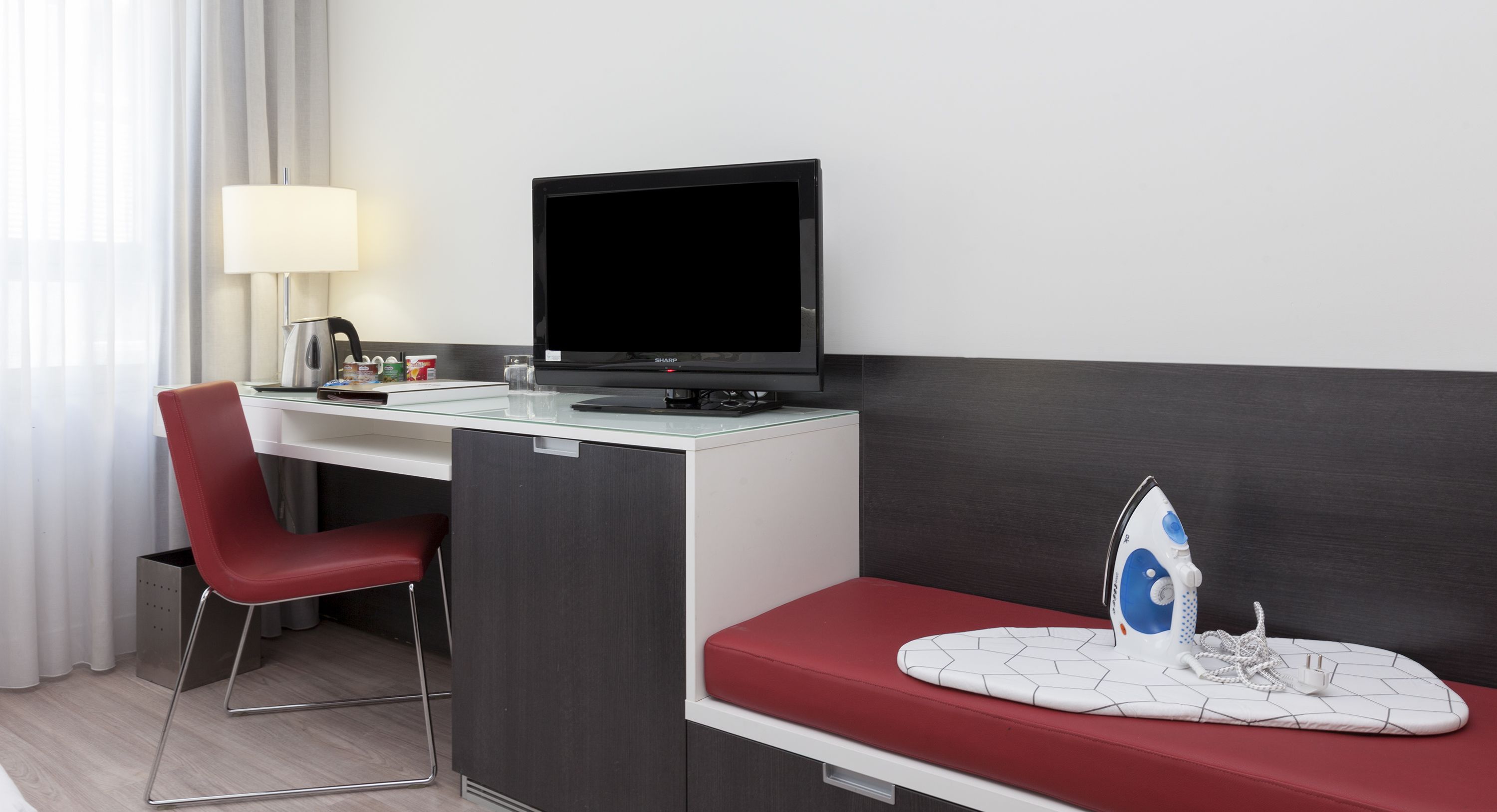 down duvets, memory-foam beds, minibar, in-room safe