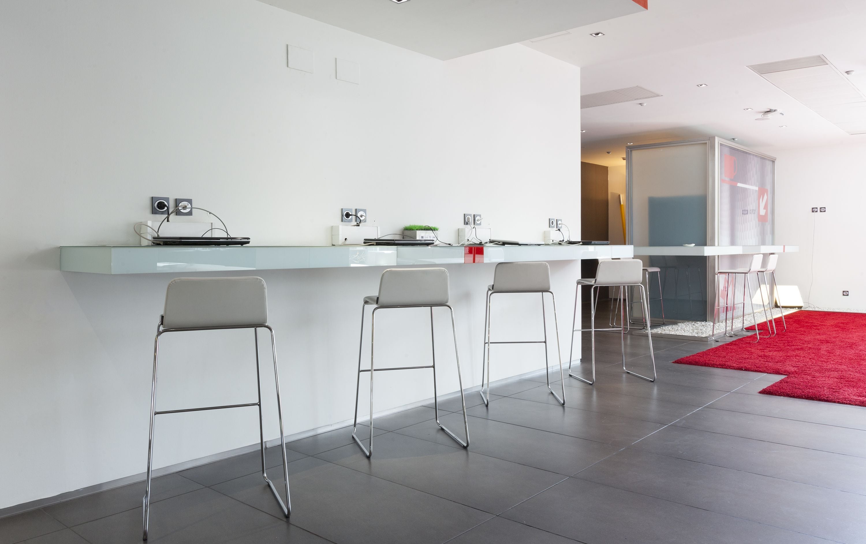 43-inch lcd tv with satellite channels, tv, netflix