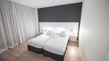 Couette en duvet d'oie, matelas mémoire de forme, minibar