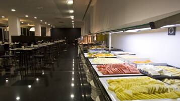 Dagelijks continentaal ontbijt (EUR 18 per persoon)