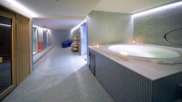 Sauna, tina de hidromasaje y baño de vapor
