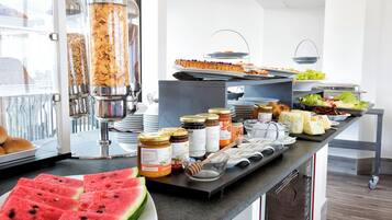 Free daily continental breakfast