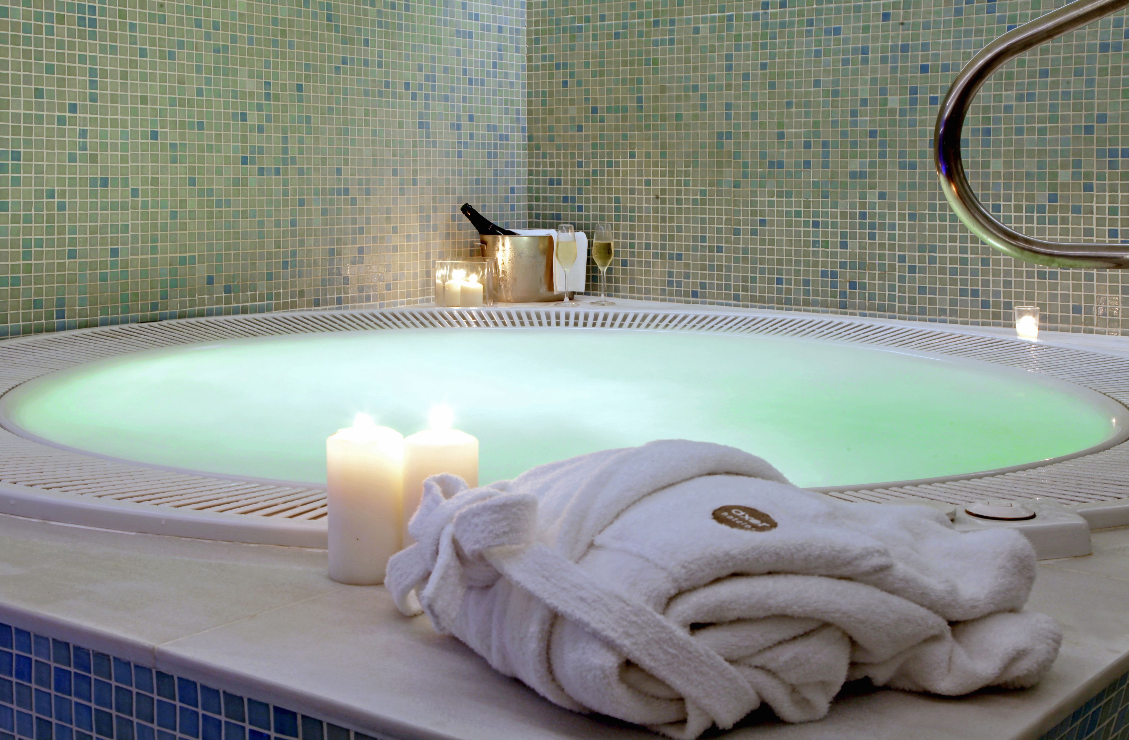 romantic room, garden view | spa | sauna, hot tub, steam room