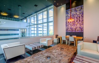 43-inch Smart TV with digital channels, TV, Netflix