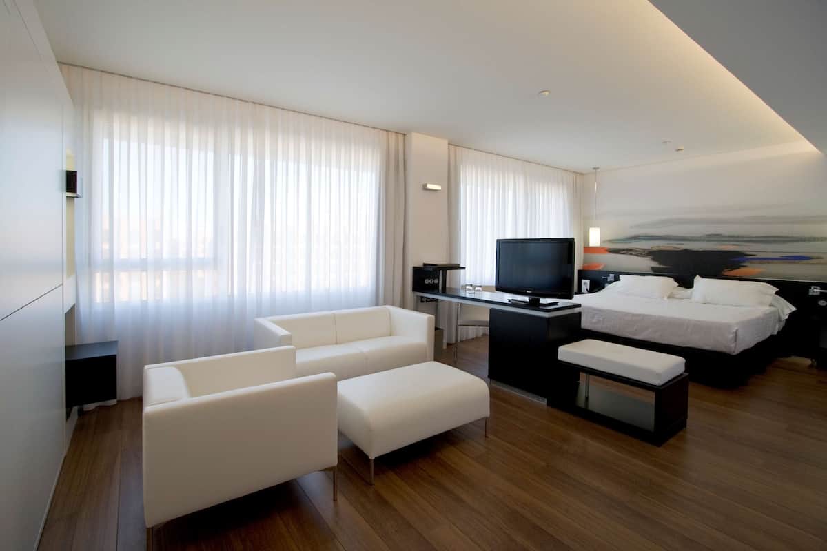 Ropa de cama de alta calidad y minibar