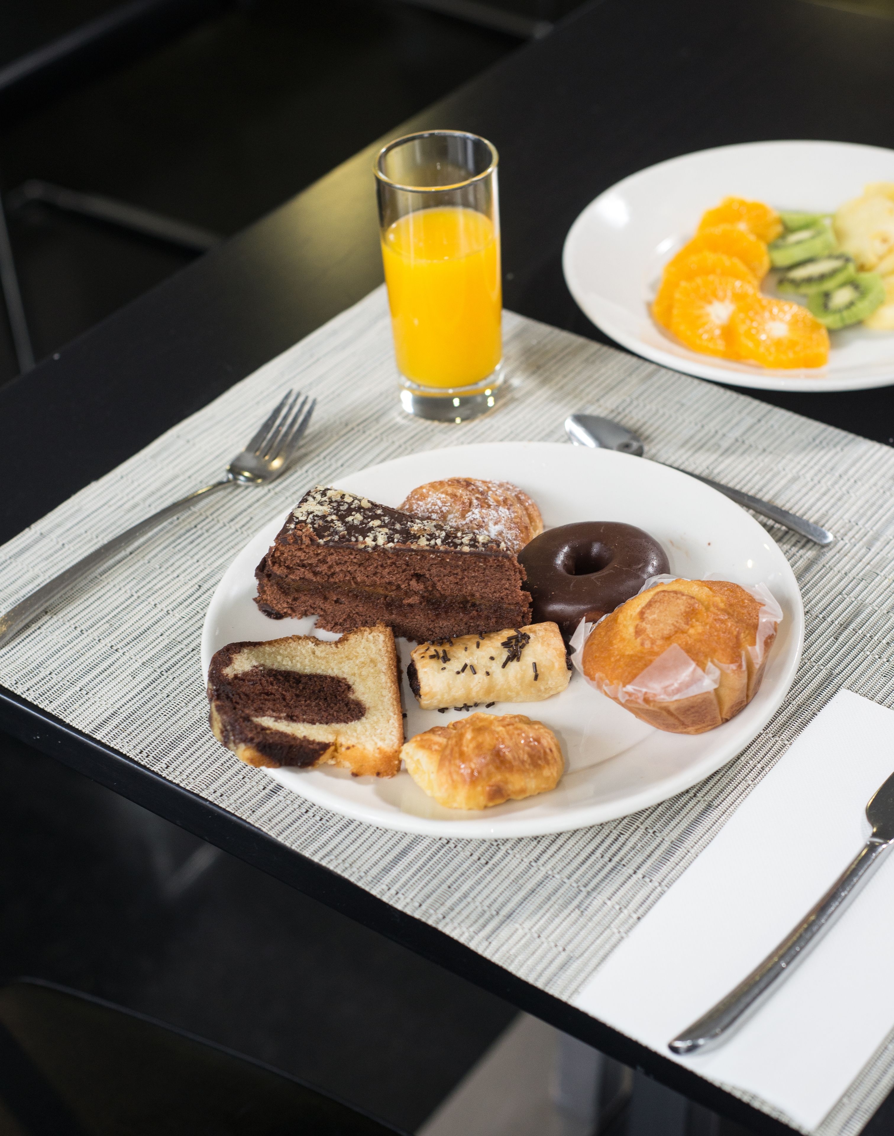 Daily continental breakfast (EUR 18 per person)