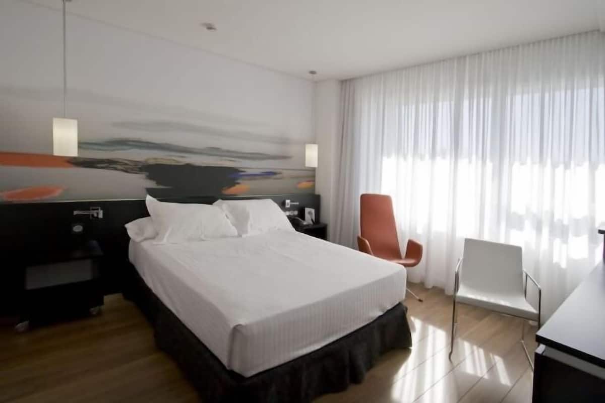 Hochwertige Bettwaren, Minibar, Zimmersafe, Schreibtisch