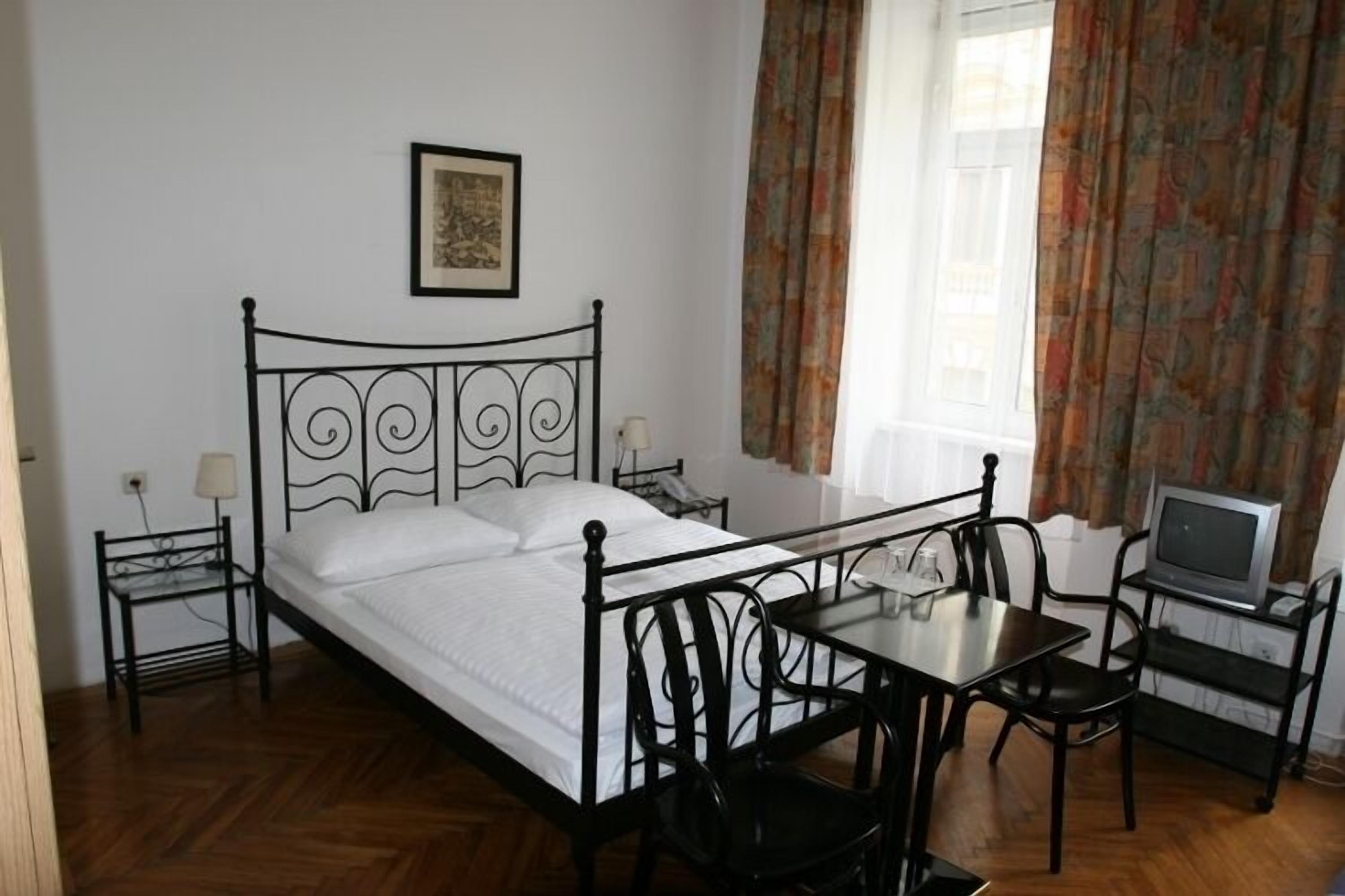 Zimmersafe, individuell dekoriert, individuell eingerichtet, Babybetten