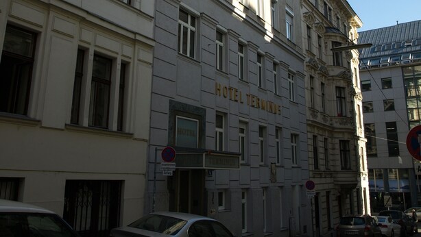 A multi-story building with a prominent 'HOTEL TERMINUS' sign. - Hotel Terminus Vienna (Vienna)