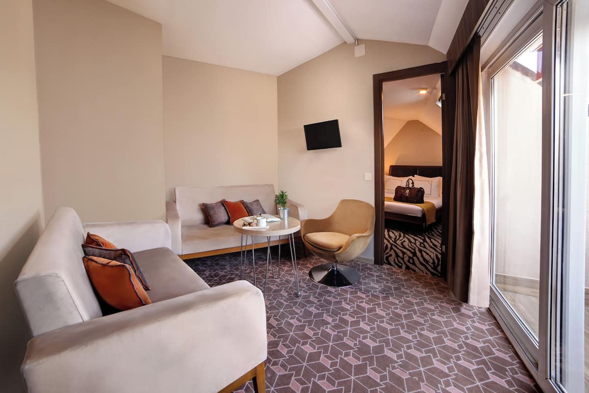 1 bedroom, premium bedding, minibar, in-room safe