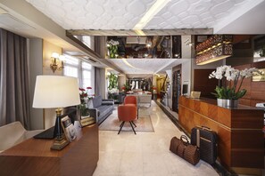 Lobby sitting area - Almina Hotel - Special Class (Istanbul)