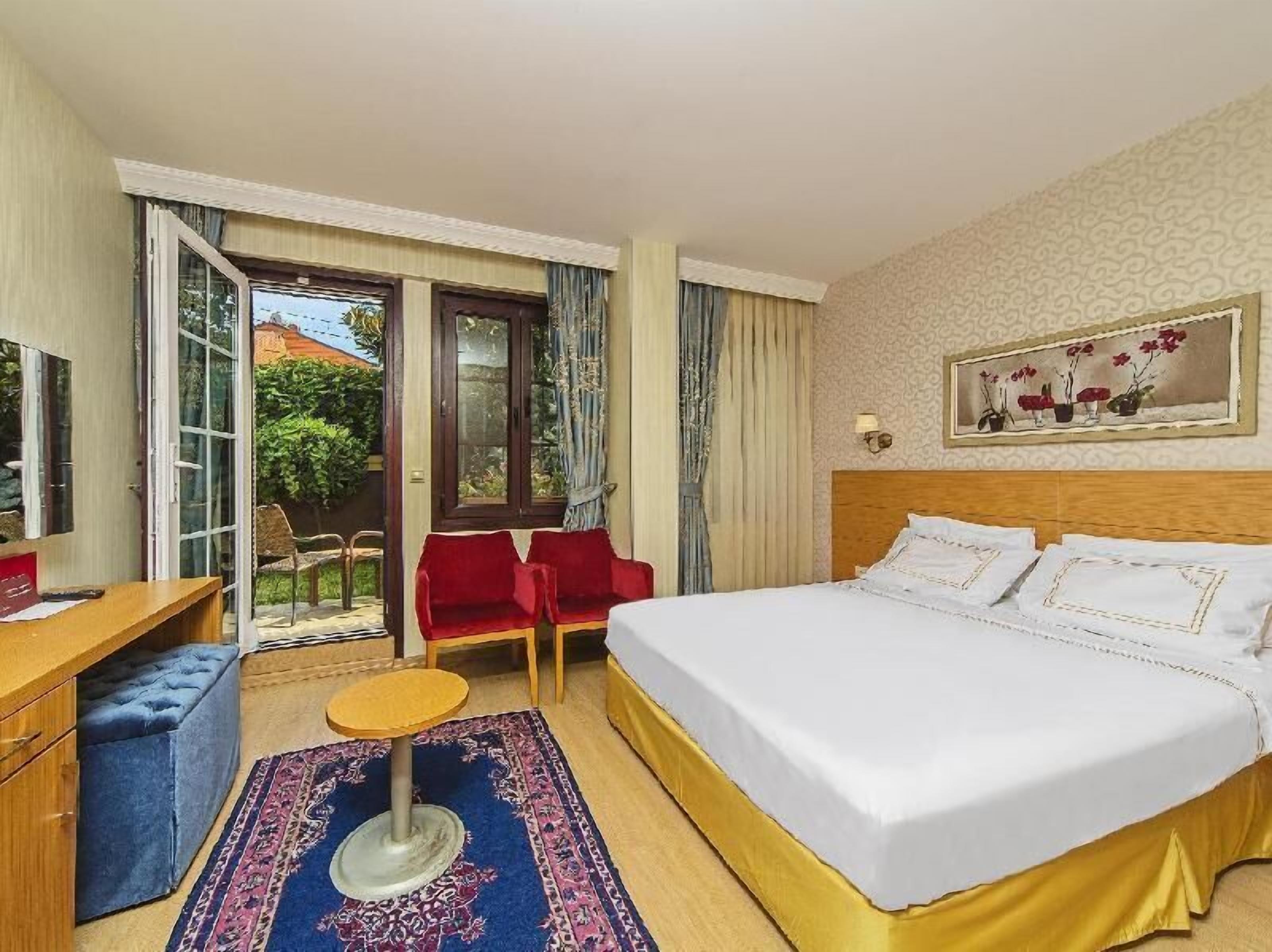 Premium bedding, minibar, in-room safe, desk
