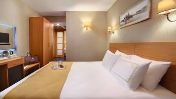 Camera familiare, vista giardino | 1 camera, biancheria da letto di alta qualità, minibar