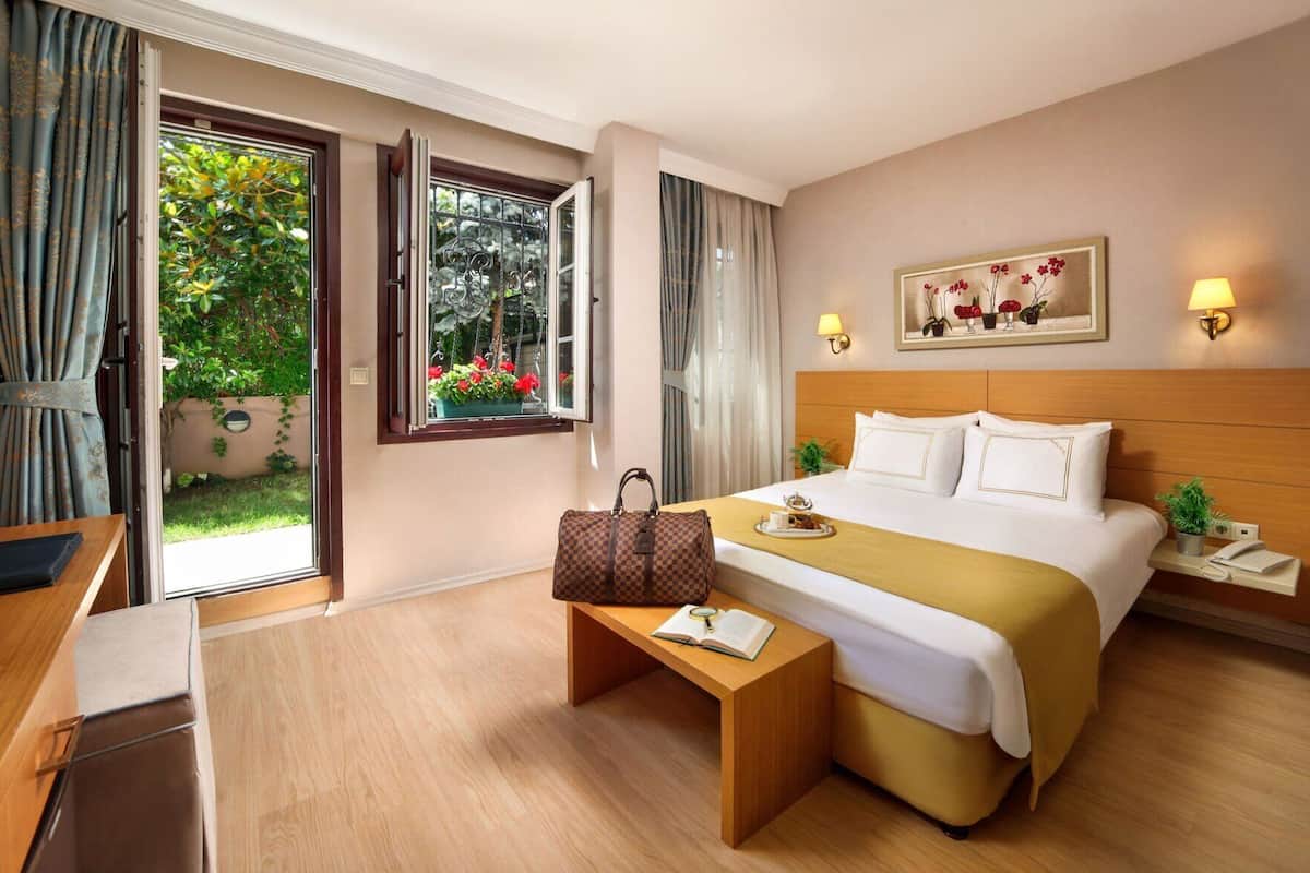 Premium bedding, minibar, in-room safe, desk