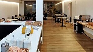 Desayuno estilo bufé