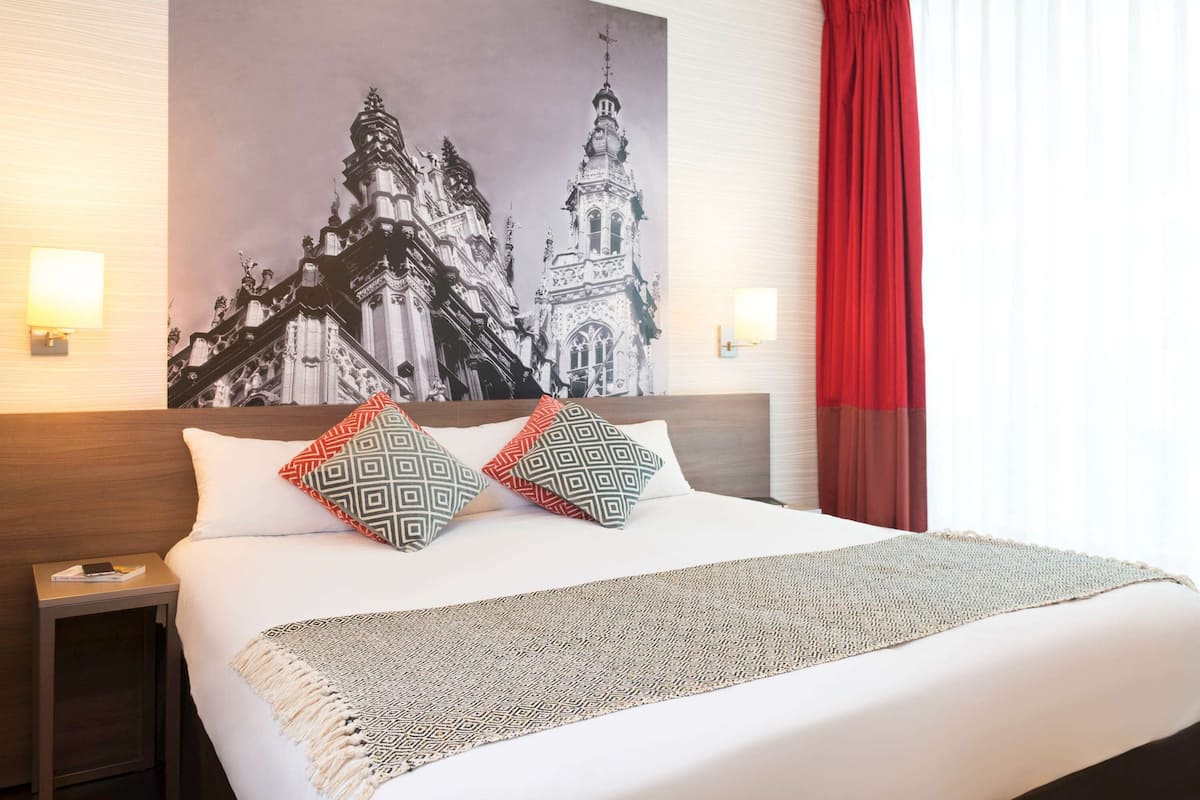 Apartment, 1 Bedroom | In-room safe, desk, blackout curtains, soundproofing