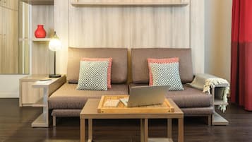 Studio, 1 Tempat Tidur Double atau 2 Tempat Tidur Twin | Brankas, meja kerja, tirai kedap cahaya, dan kedap suara