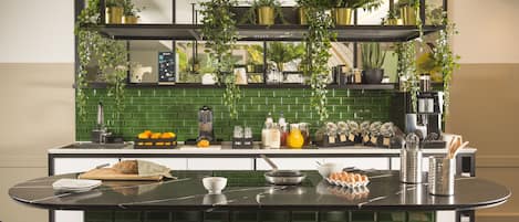 Colazione a buffet, servita tutte le mattine (20 EUR a persona)