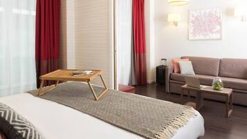 Apartment, 1 Bedroom | In-room safe, desk, blackout drapes, soundproofing