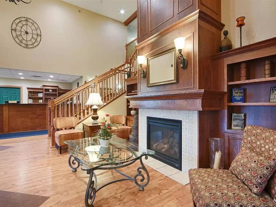 Área de estar no saguão