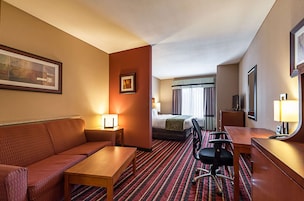 Camas com colchões pillow-top, escrivaninha