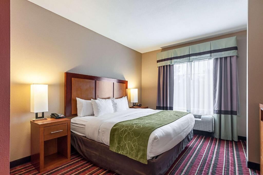 Pillow-top beds, desk, laptop workspace, iron/ironing board