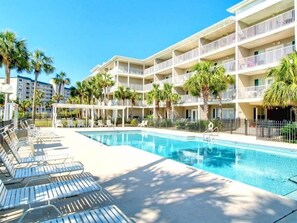 Outdoor pool, sun loungers