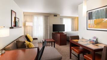 Premium bedding, desk, iron/ironing board, free cribs/infant beds