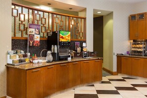 Free full breakfast - Residence Inn by Marriott Springfield Old Keene Mill (Springfield)