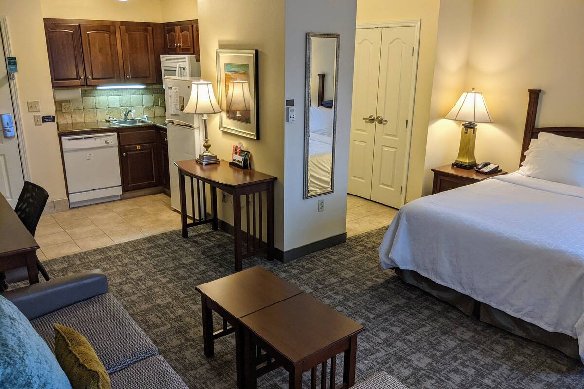 in-room safe, individually decorated, desk, iron/ironing board