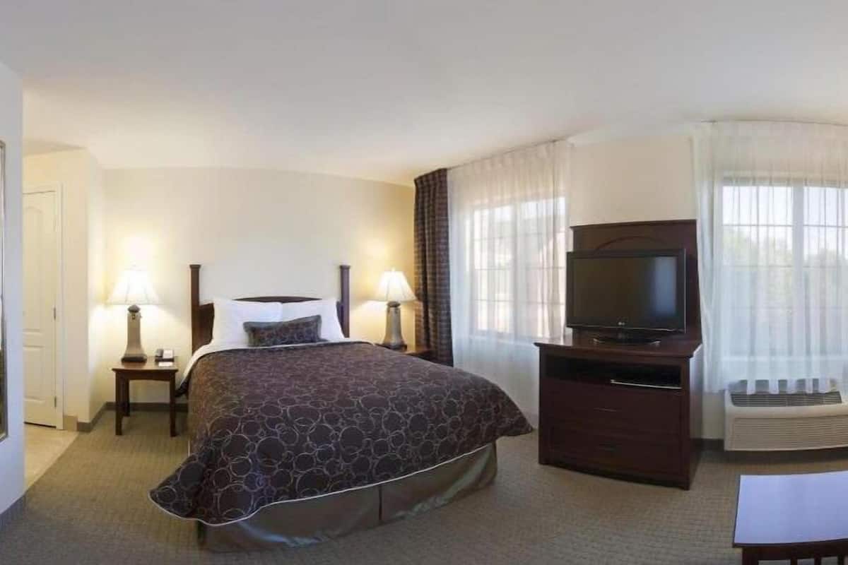 in-room safe, individually decorated, desk, iron/ironing board