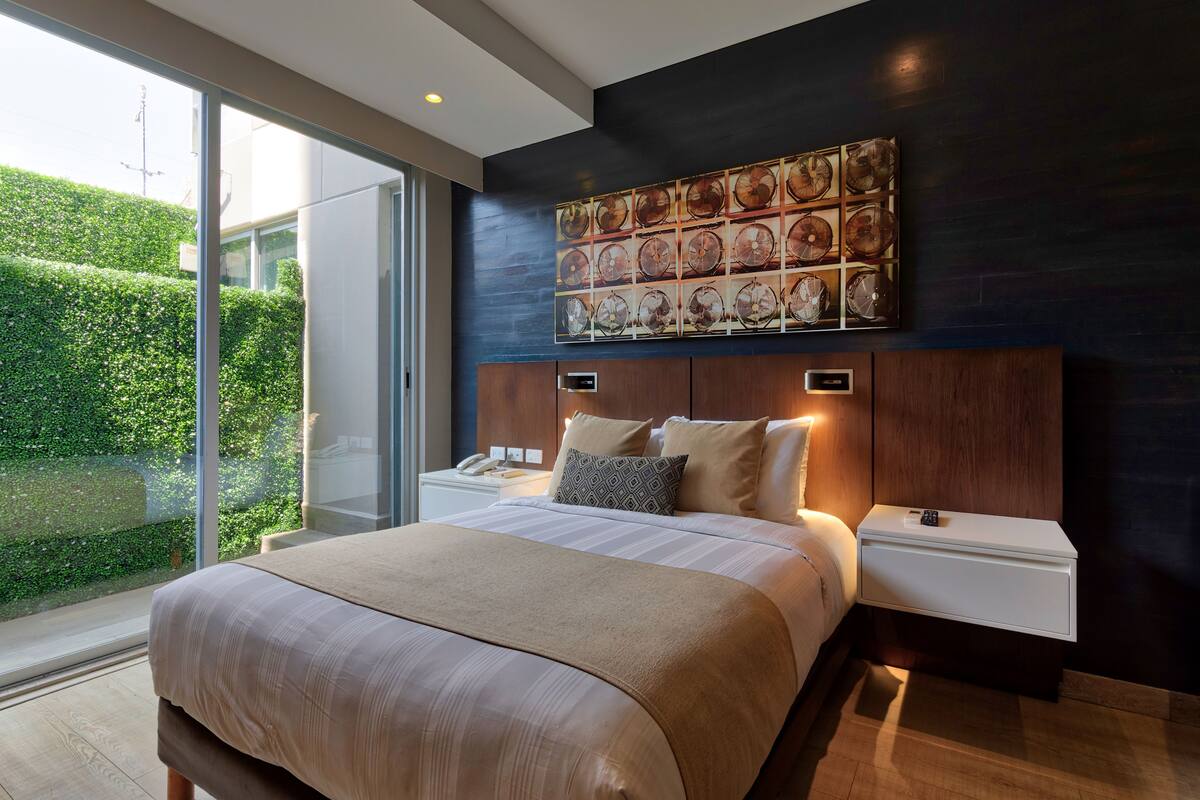 Standard Studio | Egyptian cotton sheets, premium bedding, pillow-top beds, in-room safe