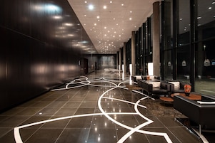 Área de estar no saguão